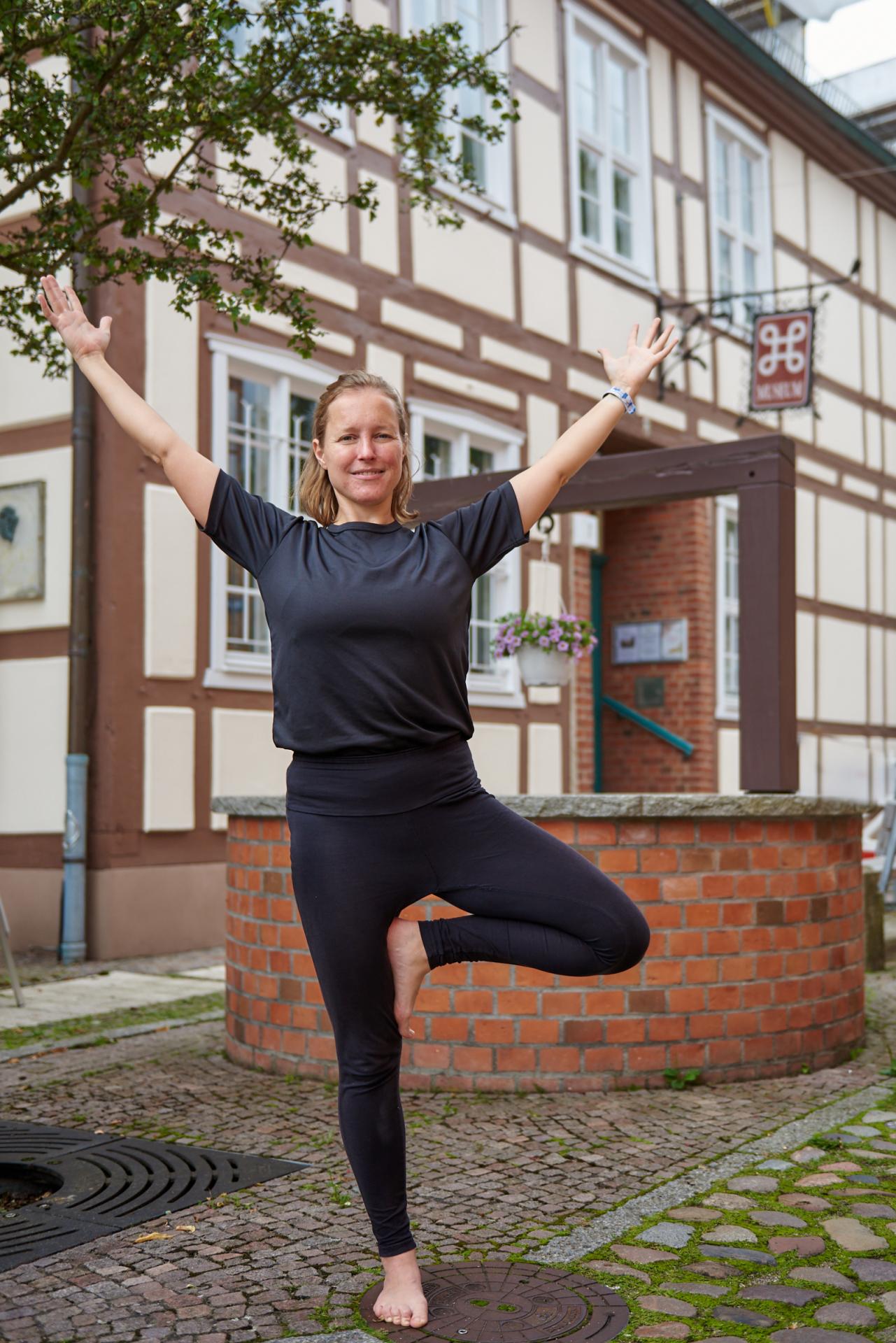 Yoga im Stadt- und Regionalmuseum Perleberg mit Sabrina Jaap | Foto: Steffen Hartz Fotografie