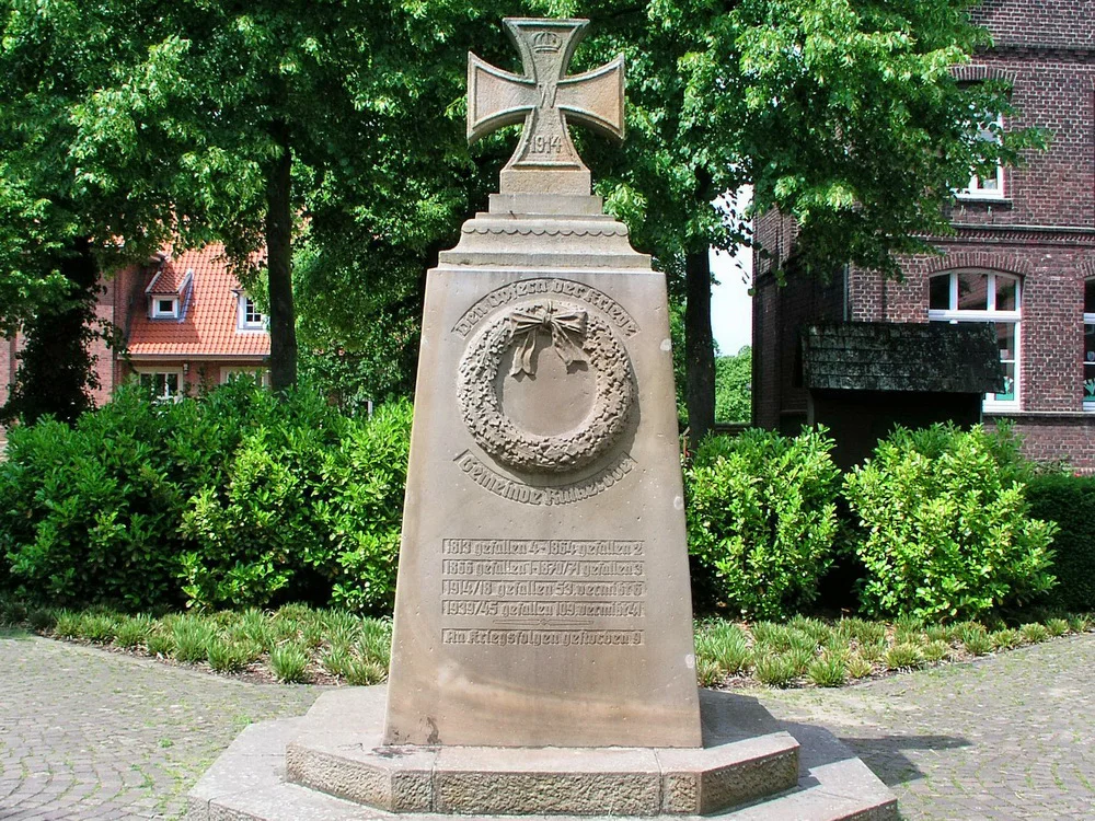 Ehrenmal auf dem Dorfplatz