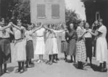 Kochschülerinnen am Jugendheim in Rinkerode um 1930