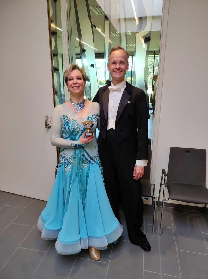 1. Platz für Roland und Ulrike Wenz am 04.06.2022 in der Klasse SEN III A Standard bei einem Pokal-Turnier in Bad Bevensen