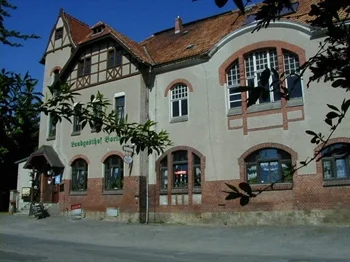 gemeinde-klingenberg-Borlas-Gebäude