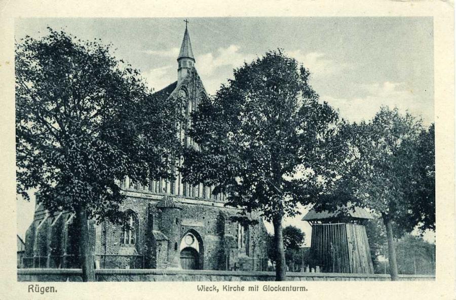 Rügen Wiek Kirche mit Glockenturm