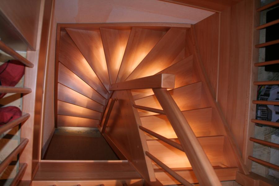 Treppe mit integrierter LED-Beleuchtung