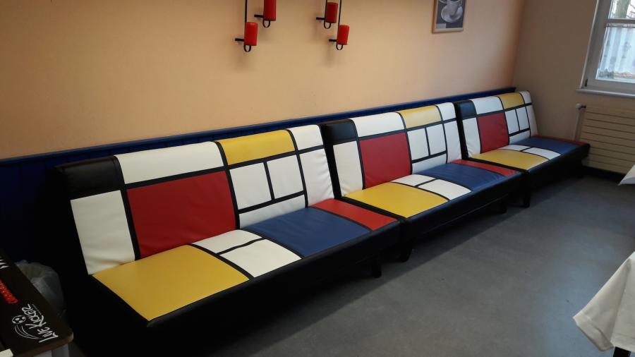 Wow, neue Sitzmöbel im Café Wow, neue Sitzmöbel im Café