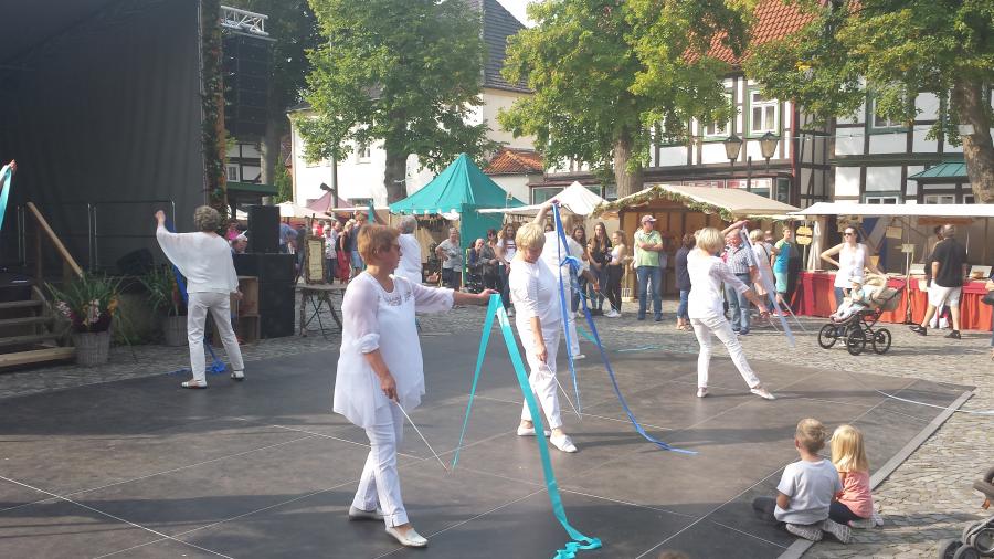 Tanz mit Schwungbändern 3