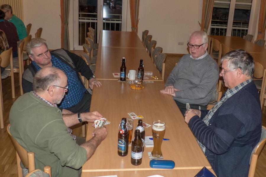 Familien-, Kartel- und Spieleabend Familien-, Kartel- und Spieleabend