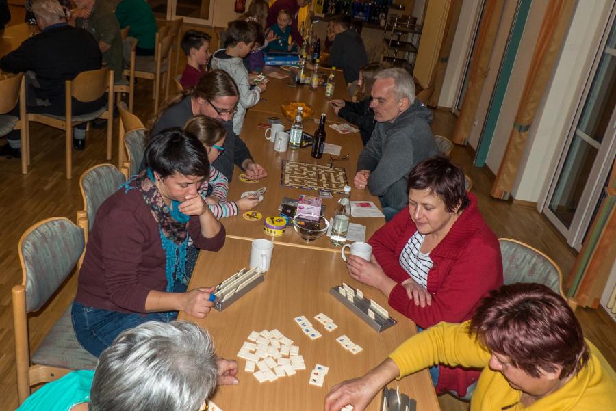 Familien-, Kartel- und Spieleabend Familien-, Kartel- und Spieleabend