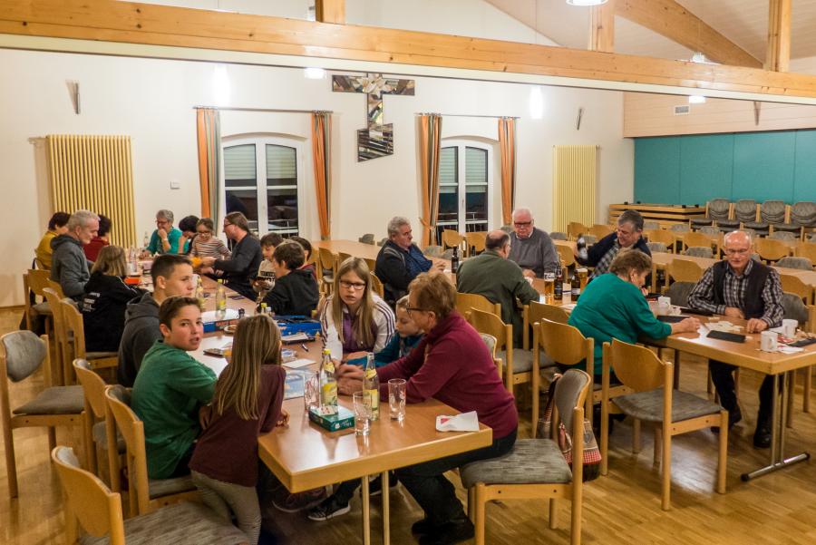 Familien-, Kartel- und Spieleabend Familien-, Kartel- und Spieleabend