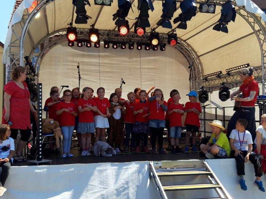 Chor der Grundschule "Fritz Reuter" Crivitz beim Kinder- und Stadtfest 2019