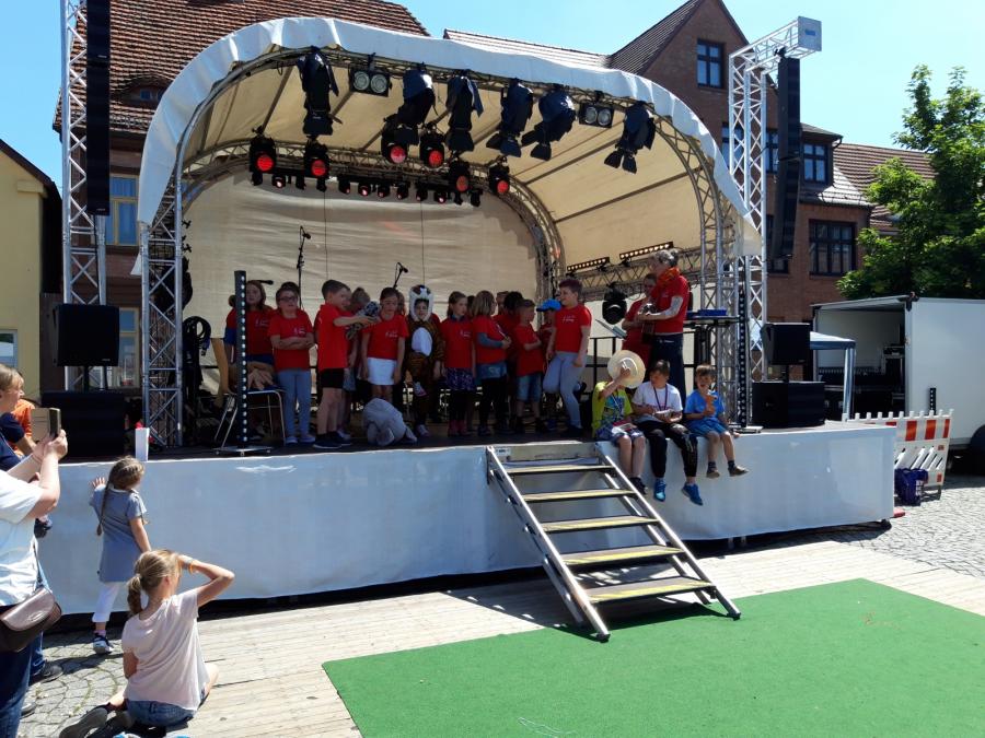 Chor der Grundschule "Fritz Reuter" Crivitz beim Kinder- und Stadtfest 2019