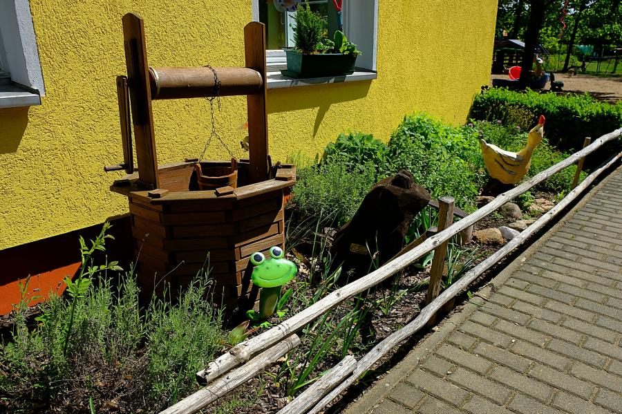 Holzschnitzereien im Märchengarten