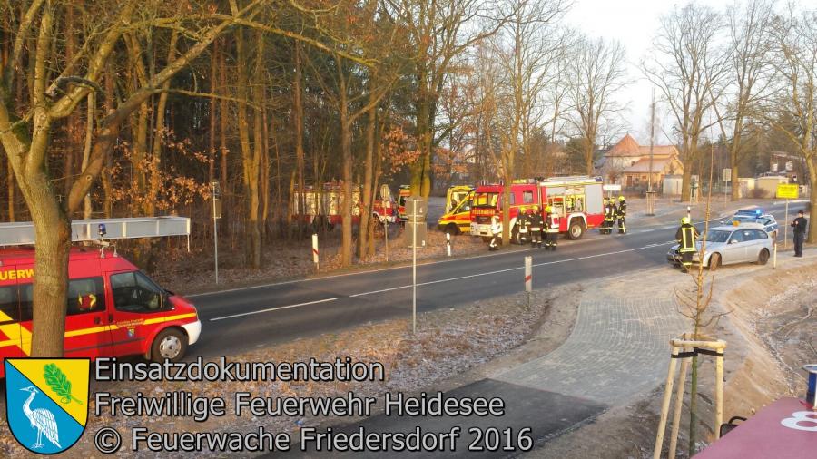 Einsatz 122/2016 | VU PKW gegen Baum | Friedersdorf An der Storkower Straße | 22.12.2016