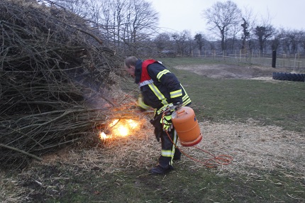 OSTERFEUER2016
