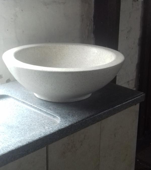 Waschschüssel   	 2015 	Terrazzo geschliffen	d= 58 cm