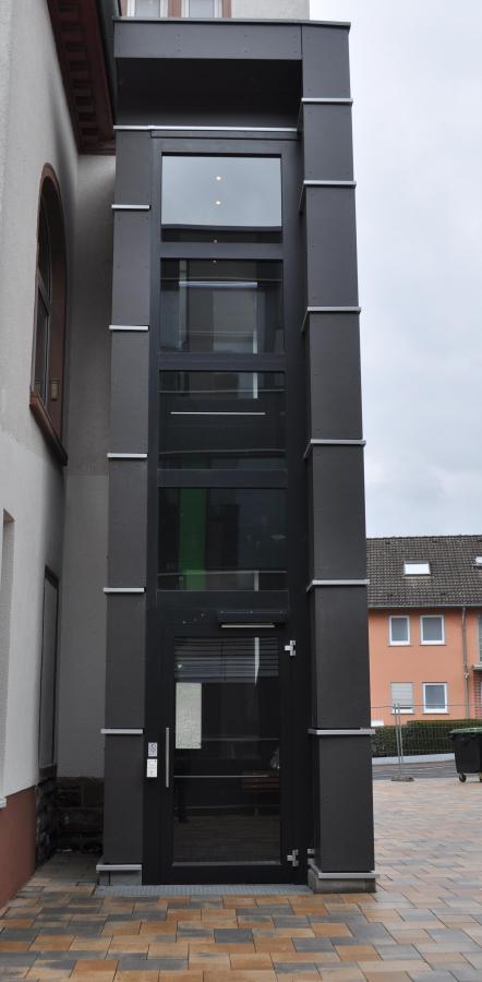 Vertikaler Plattformlift, 3 Haltestellen, Außenanlage