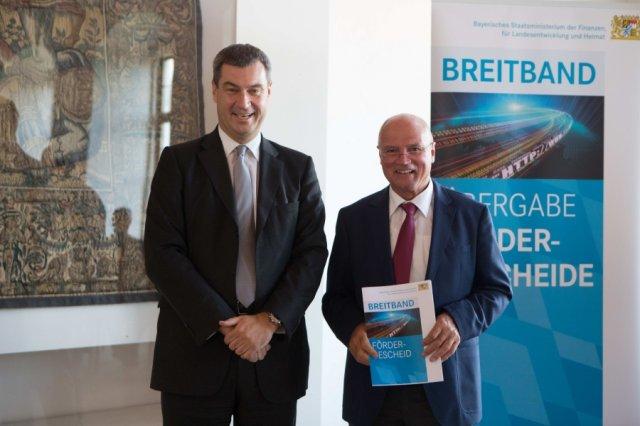 Minister Söder übergibt Förderbescheid zum Breitbandausbau