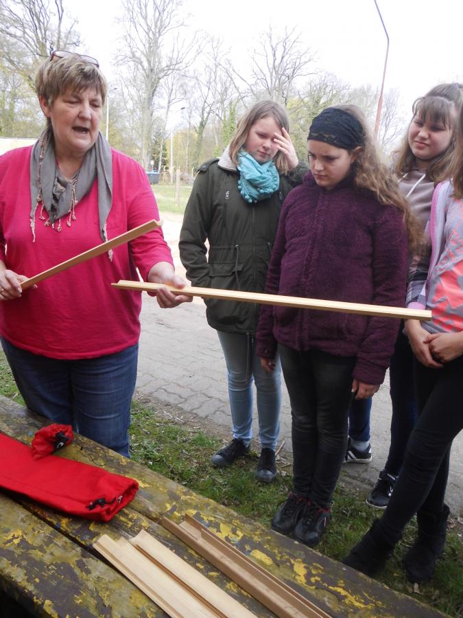 Teamgeist stärken durch gemeinsames Erledigen von Aufgaben
