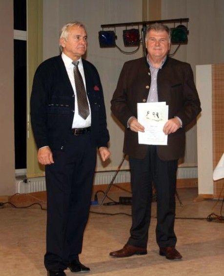 Europaclubpräsident Mijo Holbak mit Preisträger Franz Huber (rechts)