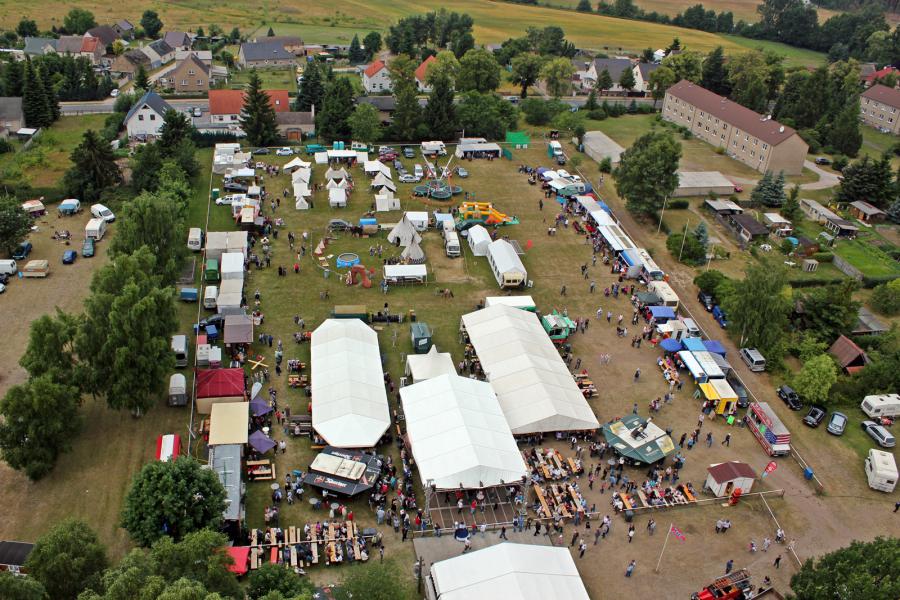 Der Festplatz beim Country- und Truckerfest in Friedersdorf.