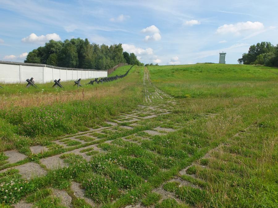 Das ehemalige Grenzsystem in Hötensleben an der deutsch-deutschen Grenze nahe Helmstedt, Foto: Grenzenlos Wege zum Nachbarn e.V.