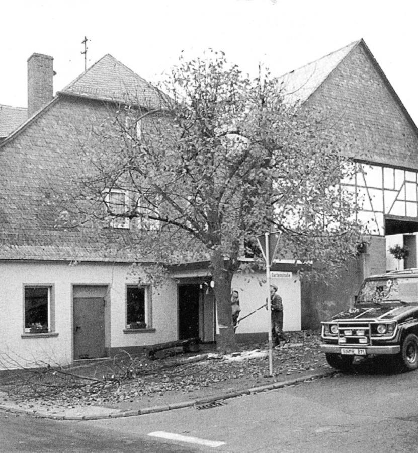 Eingangsbereich Gemeindehaus Schnorbach 1998