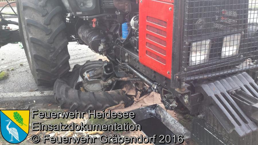 Einsatz 9/2016 | Traktor gegen Baum | B246 Gräbendorf 05.02.2016
