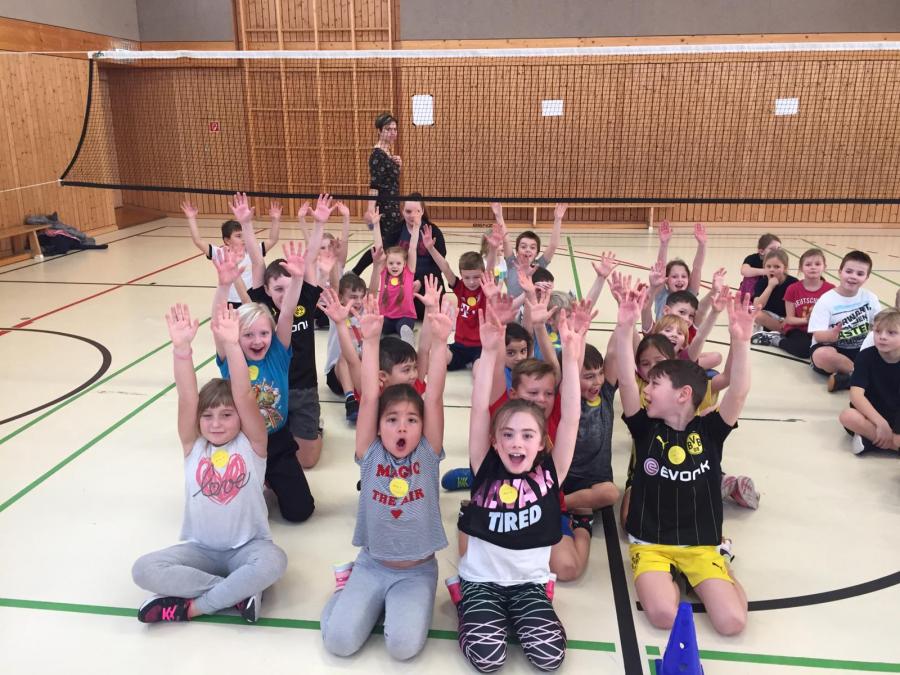 Ball über die Schnur