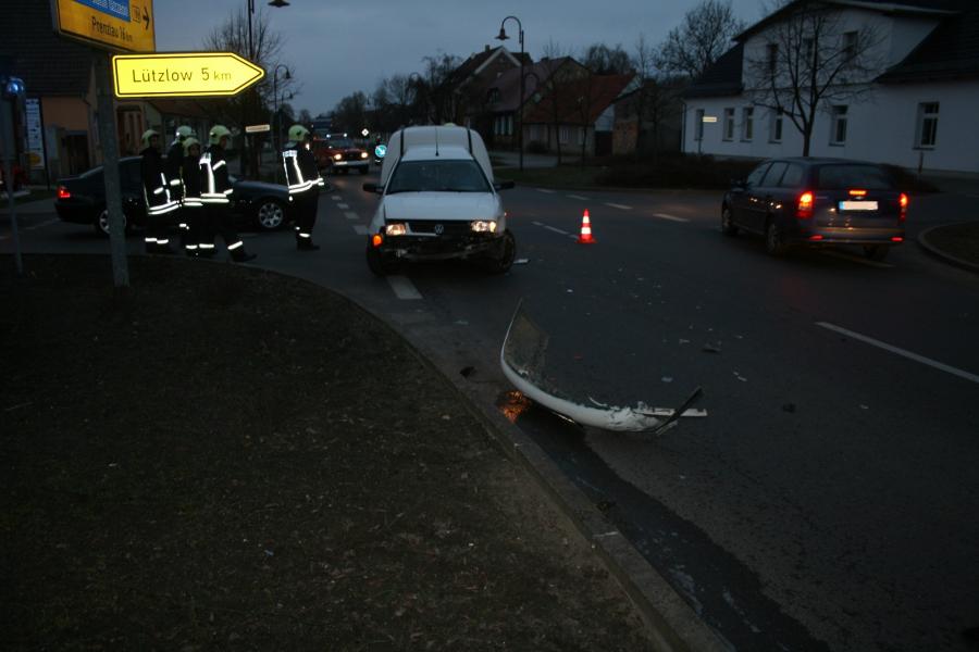 Verkehrsunfall im Kreuzungsbereich in Gramzow