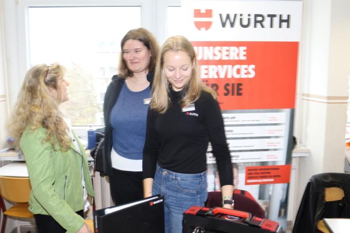 Azubis präsentieren ihr Unternehmen Azubis präsentieren ihr Unternehmen