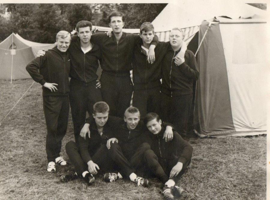 stehend von links: Herbert Kamlah, Klaus-Dieter Szepat, Reinhard Unger, Jürgen Bosse, Ernst Borchers; vorn von links: Martin Werner, Dieter Tack, Walter Munstermann