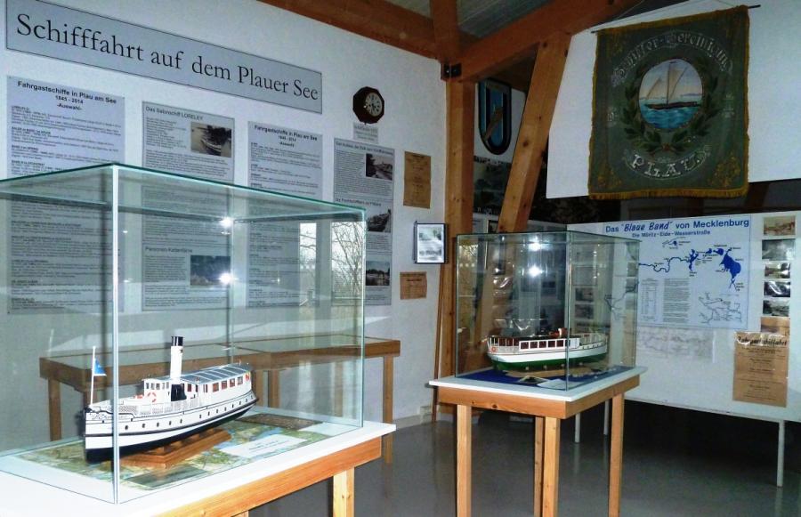Modelle alter Fahrgastschiffe
