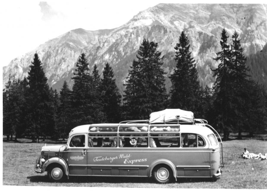 neuer Bus zum 25-jährigen Jubiläum 1953 neuer Bus zum 25-jährigen Jubiläum 1953