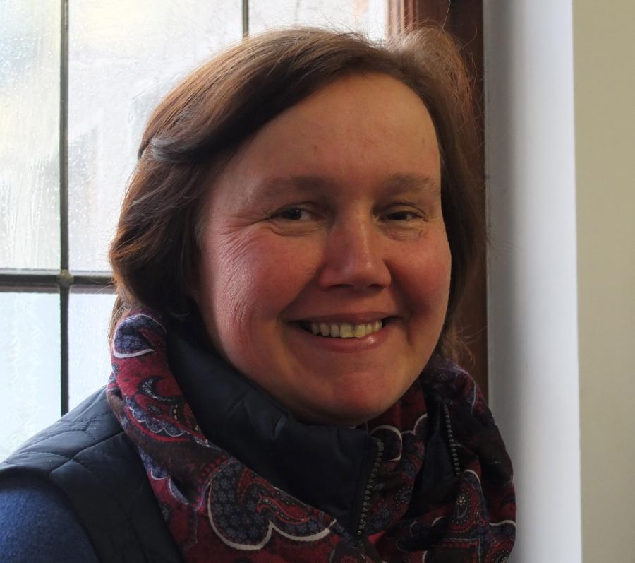 Dr Sabine Proll