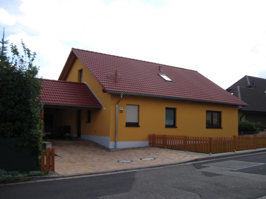 Einfamilienhaus mit ausbaufähigem Dachgeschoss und Carport in Isseroda