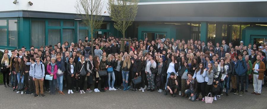 Alle SchülerInnen und LehrerInnen der RSL Alle SchülerInnen und LehrerInnen der RSL