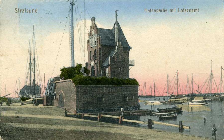 Stralsund  Hafenpartie mit Lotsenturm