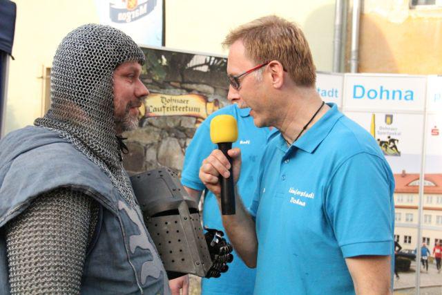 Ritter und Chef im Gespräch