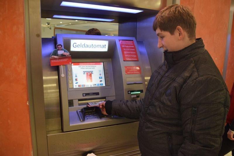 Umgang mit dem Geldautomaten