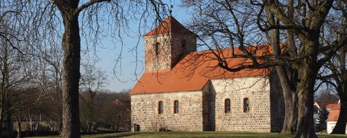 Wandern_Lilie_1Garzau_Kirche