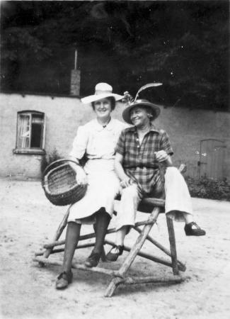 Maria Kneier und Tante Resel