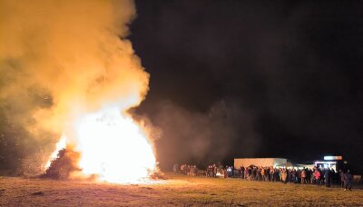 Osterfeuer in Roggosen
