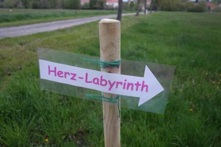 Veranstaltung: KEIN APRILSCHERZ - Achtsames Gehen im Herzlabyrinth
