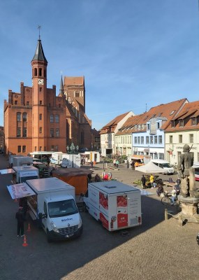 Stadt Perleberg | Blick von oben auf den Marktplatz zum Surn-Hansen-Markt 2020