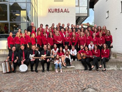 Der CHOR (Kulturpreisträger des Landkreises Passau) wurde im Jahre 2000 durch die Chorleitung Astrid Bieringer in der Pfarrei Wolfakirchen gegründet und ist seitdem ein fester Bestandteil der Holzlandgemeinde Haarbach!