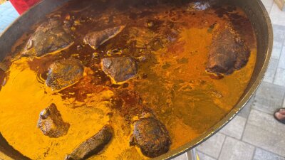 verschiedene Wildsorten mit Beilagen