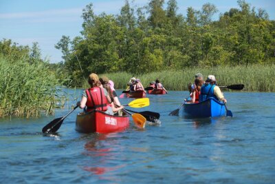 Segelbasis Salem bietet geführte Kanu-Tagestour auf dem Kumemrower See