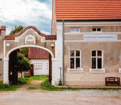Atelierhof Werenzhain Foto Friederike Kalz (Bild vergr&ouml;&szlig;ern)