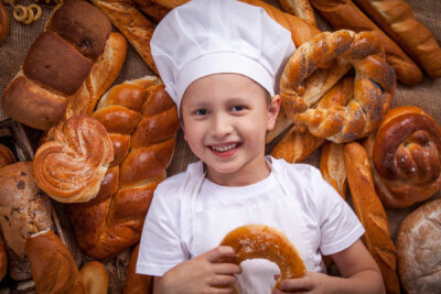 Kleine Bäckermeister und -meisterinnen (Bild vergr&ouml;&szlig;ern)