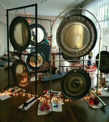 Gong Puja Klangnacht (Bild vergr&ouml;&szlig;ern)