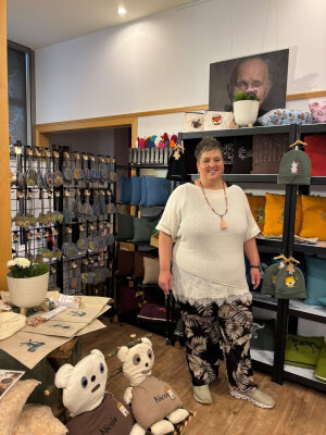 Dieser Stand zieht in meinen Showroom ein.Kleingewerbeanmeldung war am 18.9.2023/Textilveredelung durch Stickerei. (Bild vergr&ouml;&szlig;ern)